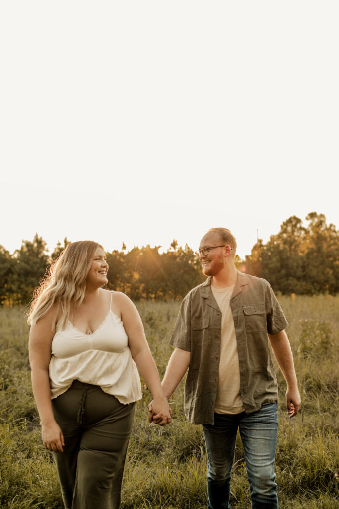 summer engagement photoshoot in a field